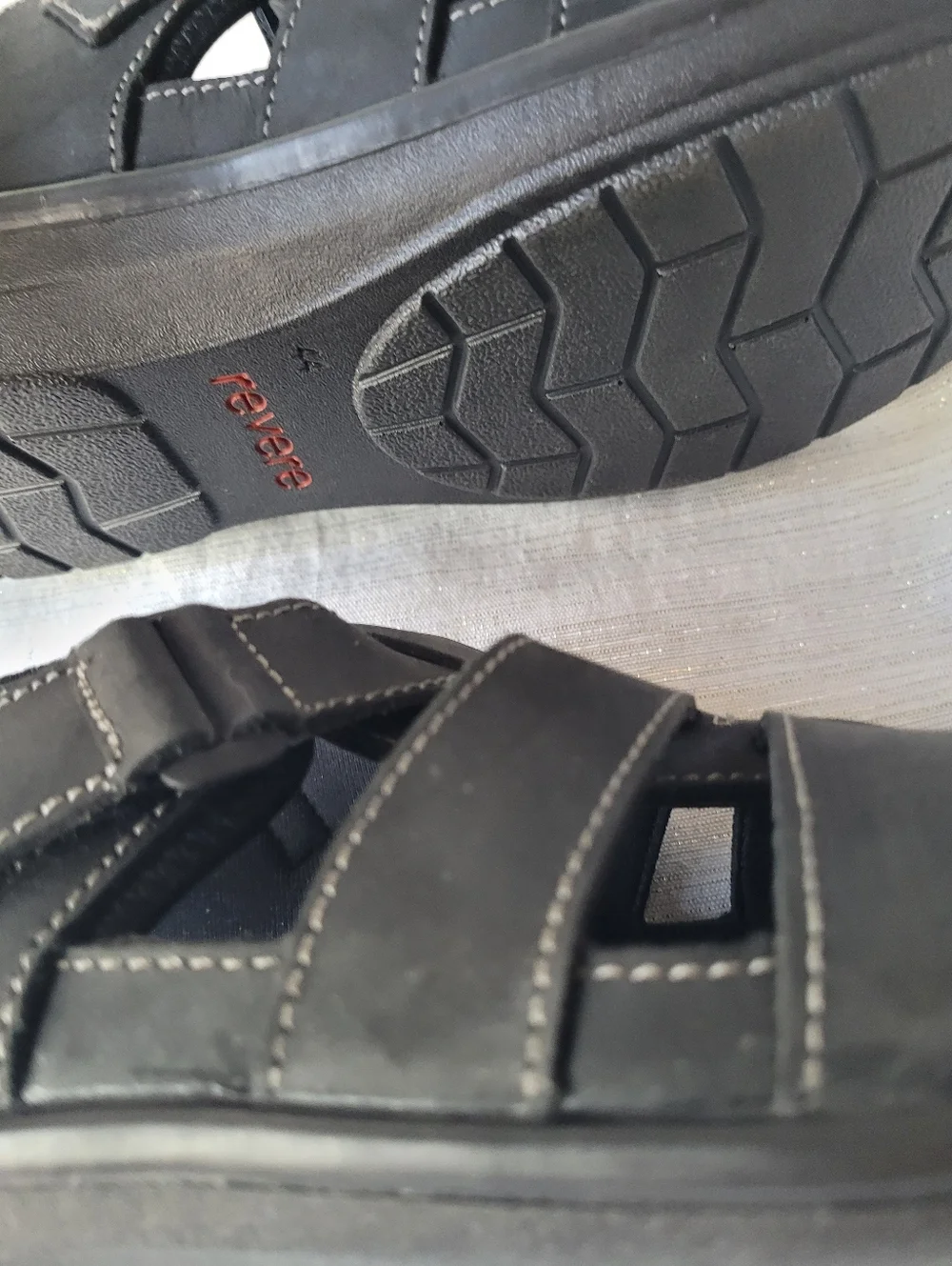 revere Men's Black Closed-Toe Fisherman Sandals Size 10